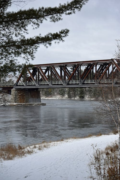 Kostnadsfri bild av bro, flod, snö