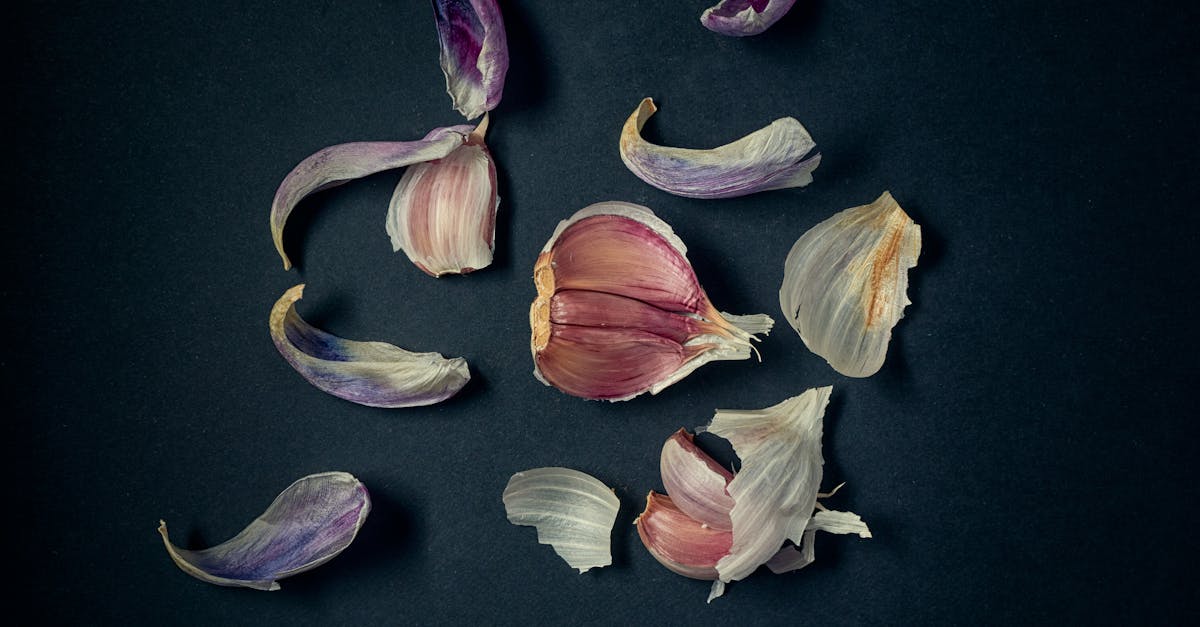How to peel garlic fast and easy