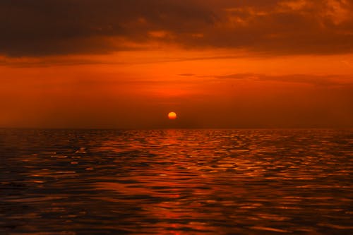 Základová fotografie zdarma na téma dramatická obloha, nádherný západ slunce, plážový západ slunce