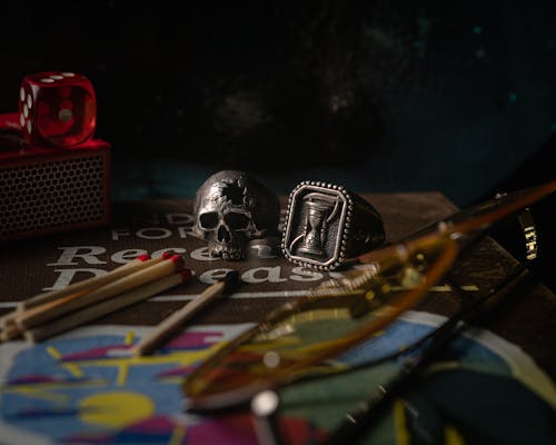 Foto d'estoc gratuïta de accessori, anell, calavera