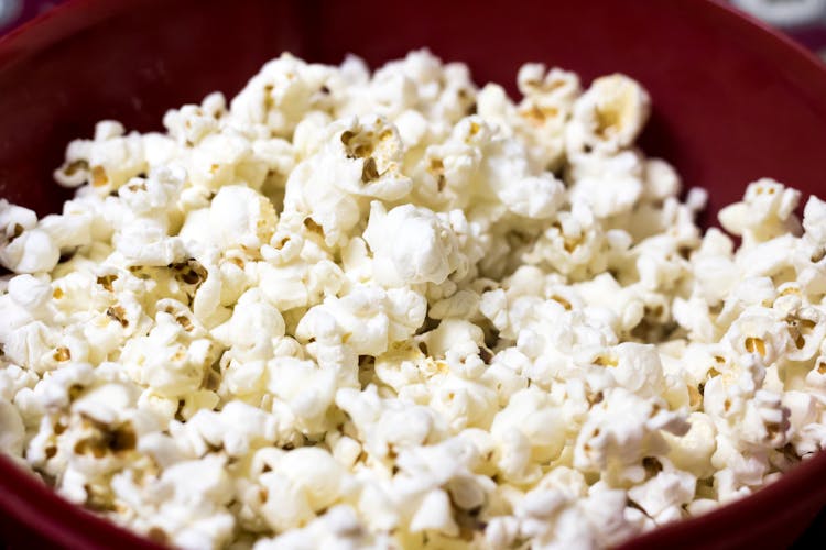 Tips for Making Healthy Popcorn: Coconut Oil and Non-GMO Corn thumbnail