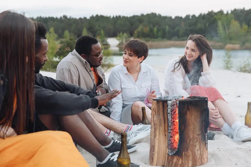 Surf Dating Rejects AI for User Choice, Prioritizes Lifestyle Communities