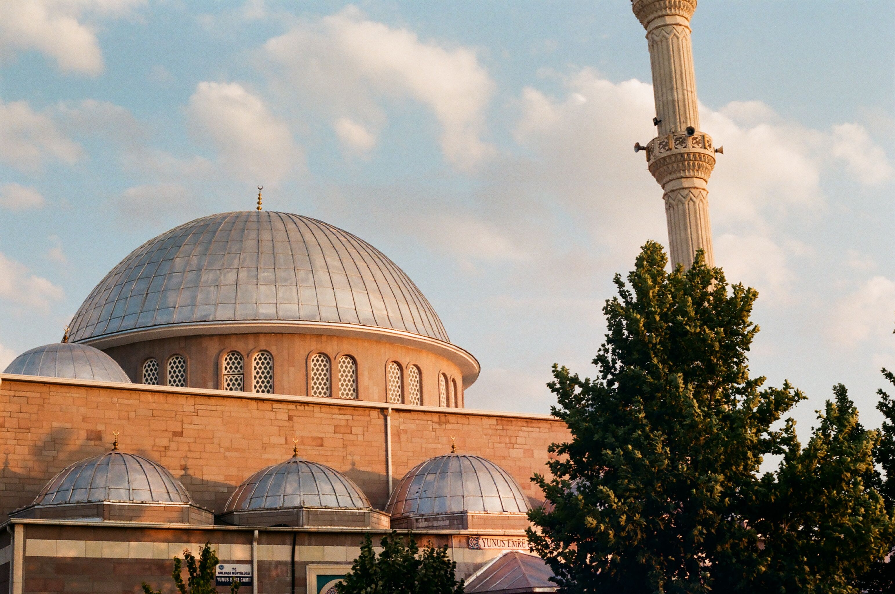 A masjid with a large dome and minaret
