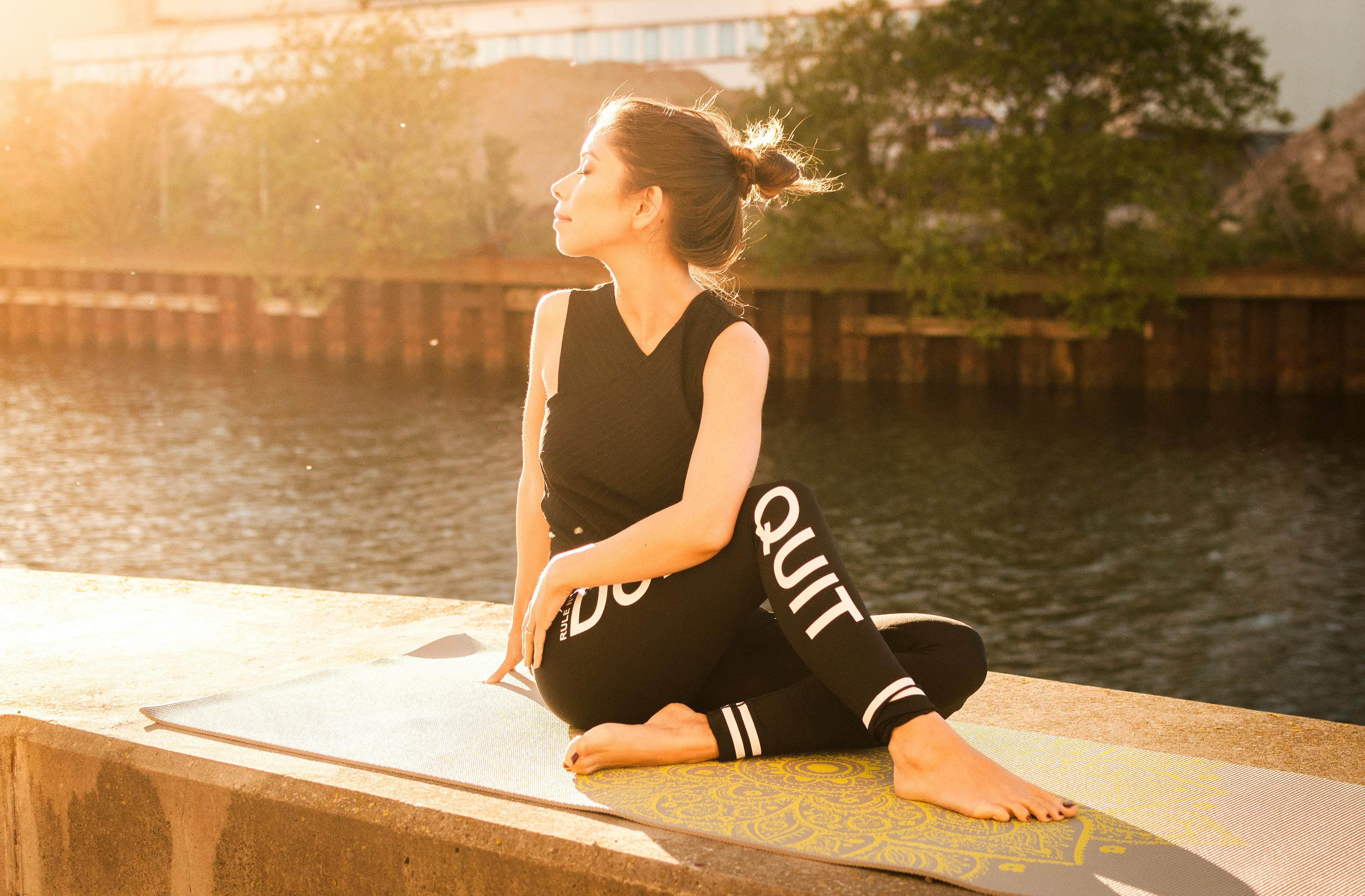 576.700+ Yoga Mujer Fotografías de stock, fotos e imágenes libres