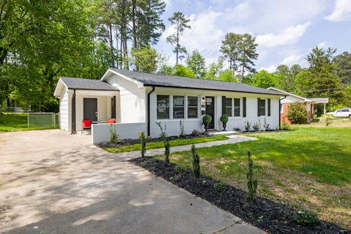 Free White and Gray Concrete House Near Green Trees Stock Photo