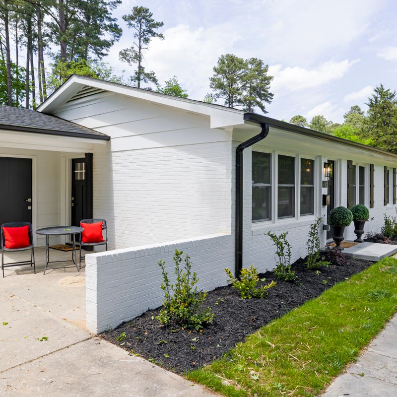 A Tampa home with a clean finished roof by Roofing Co.