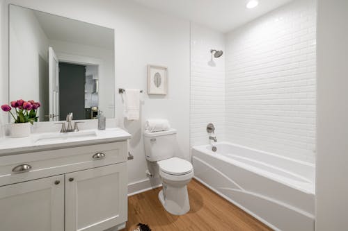 Free White Bathroom Interior Stock Photo