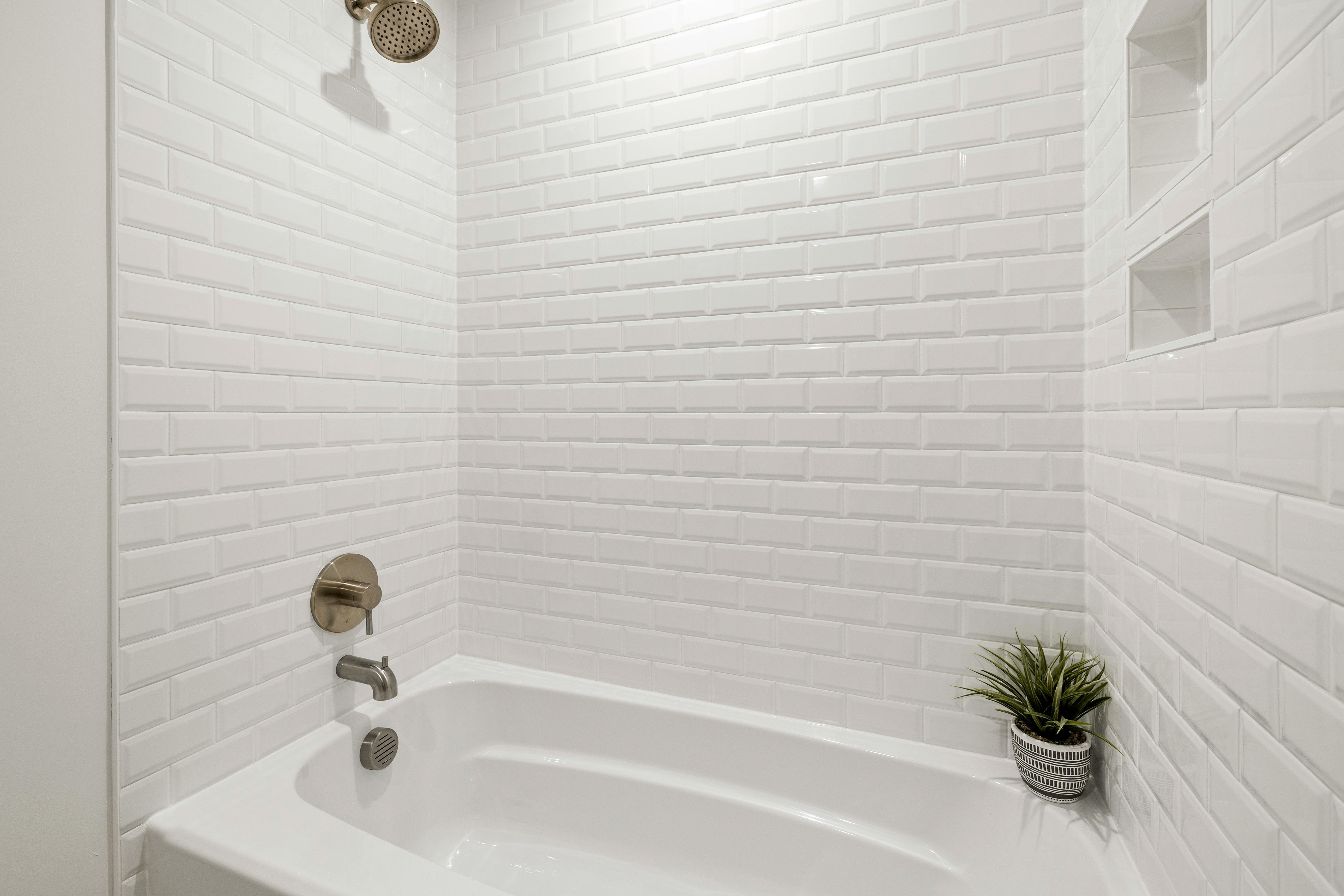 White Ceramic Bathtub in the Bathroom · Free Stock Photo