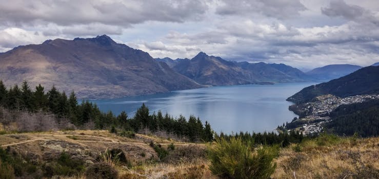 Breathtaking landscape of Lake Wakatipu with Remarkables mountains in Queenstown, New Zealand.