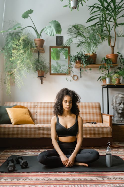 Free Woman in Black Activewear Doing Yoga Stock Photo