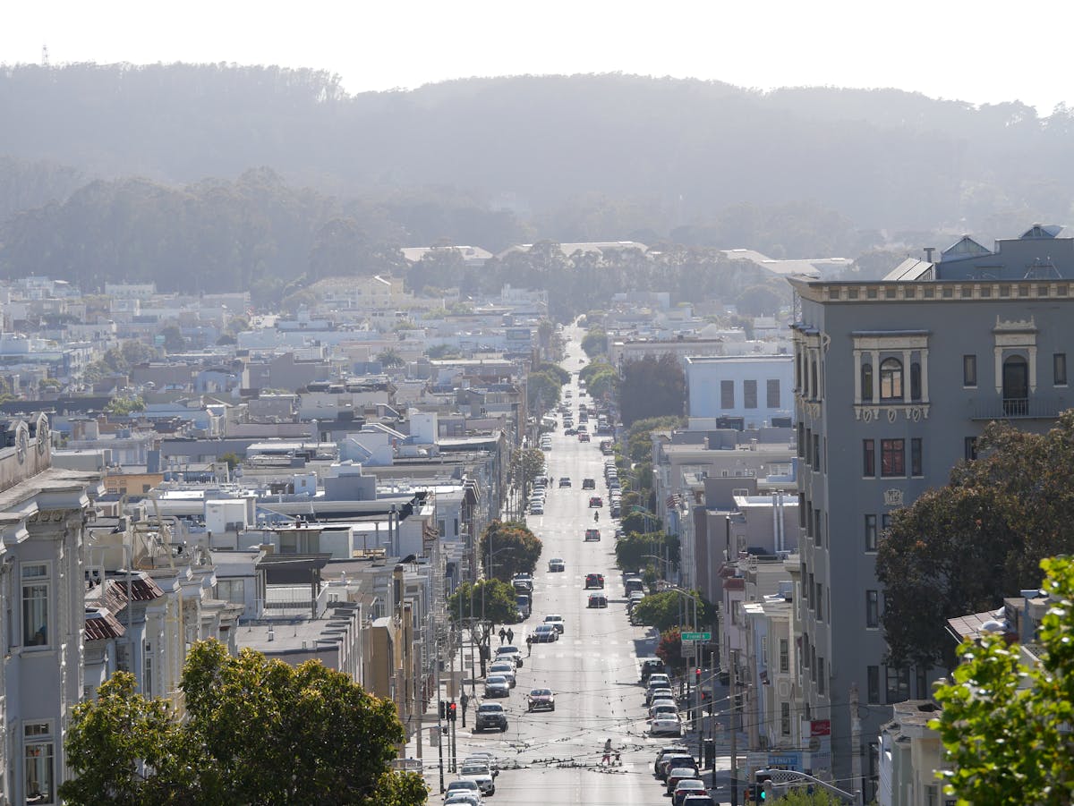 Boxeur poids mi-lourd en entraînement professionnel