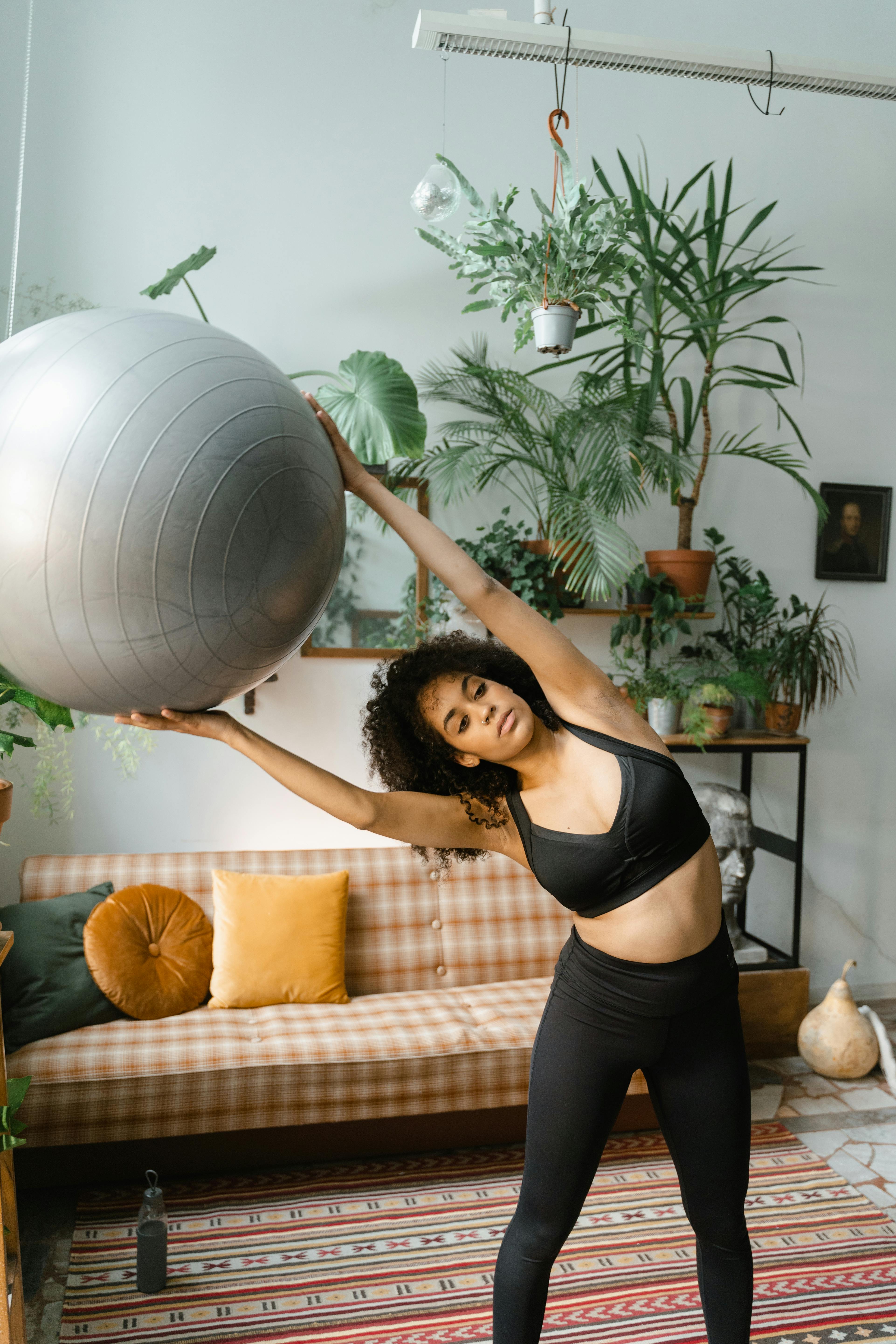 5 Reasons You Should Use A Yoga Ball Chair At Work