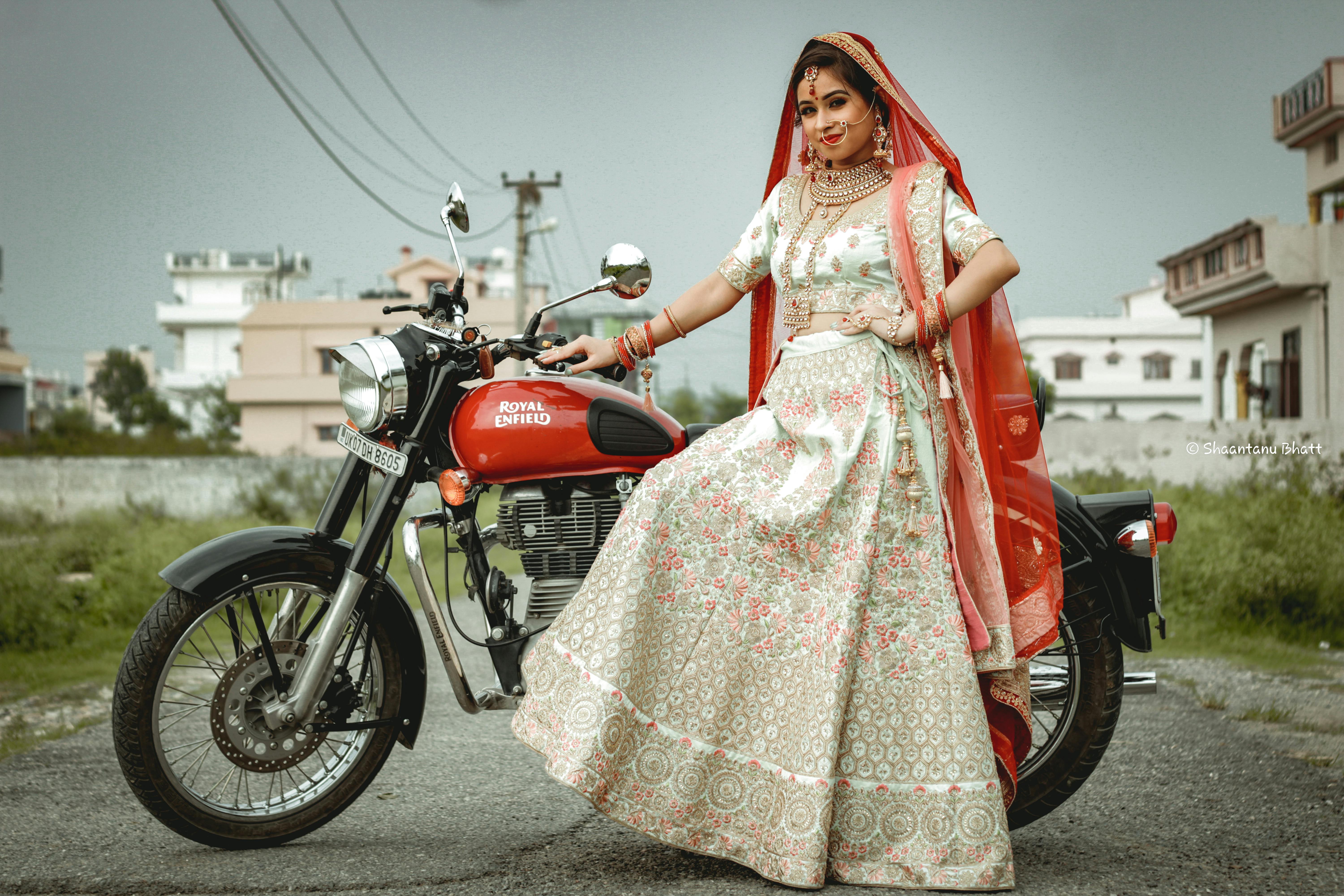 Photoshoot idea, pose with bike, pose with splendor bike, photoshoot pose  for boys|| Ratan gadhwal