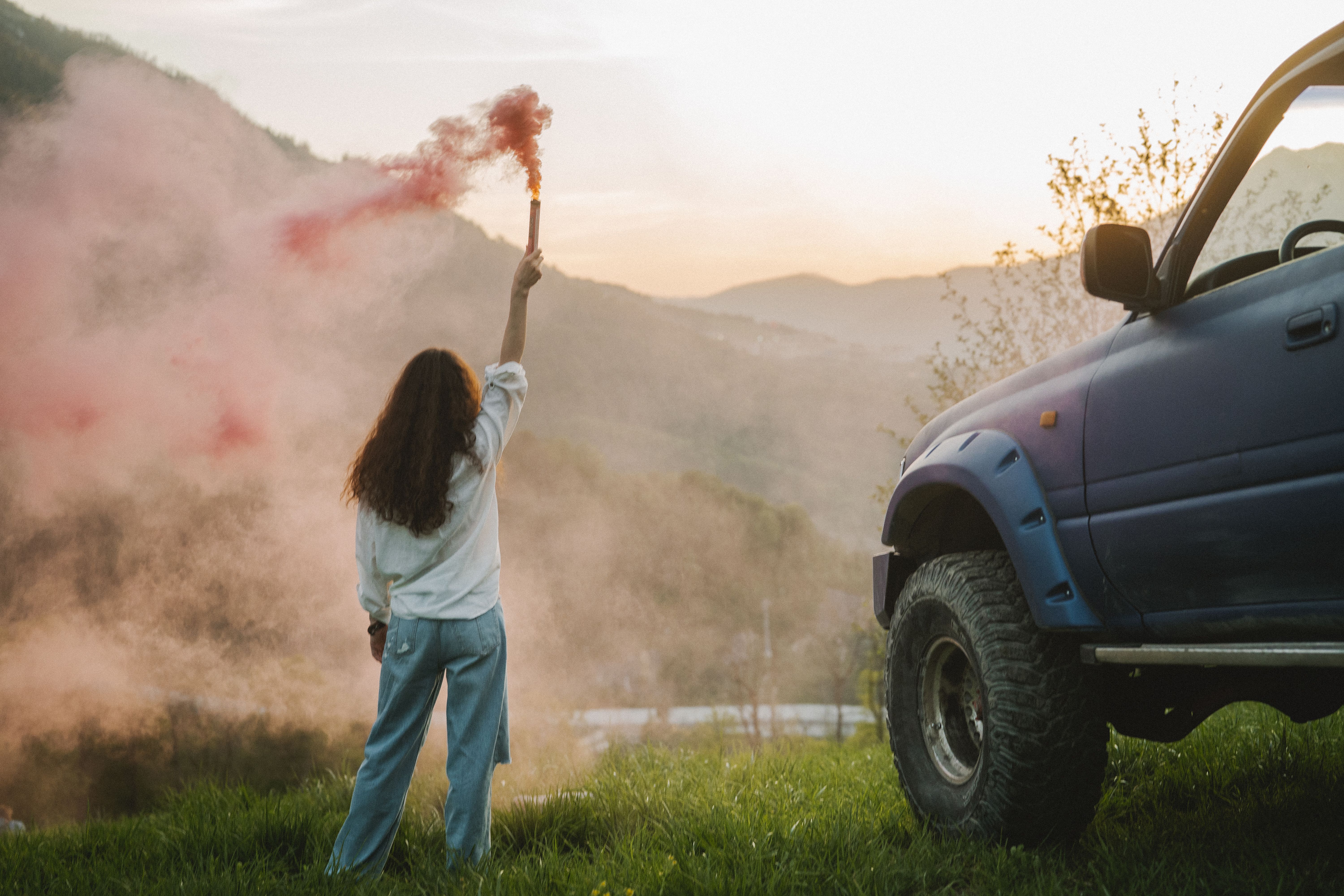 Best Road Flares 2026: LED Emergency Lights for Your Car
