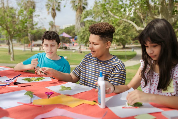 Kids Doing Arts Together