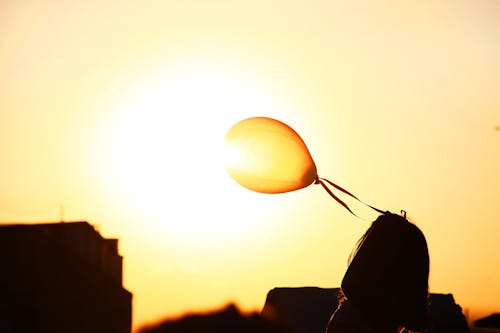 Fotobanka s bezplatnými fotkami na tému balón, dievča, oranžová