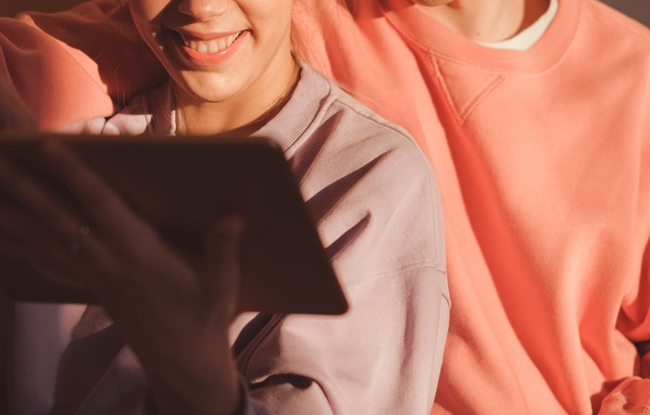 Online dating: starting a conversation on a niche platform