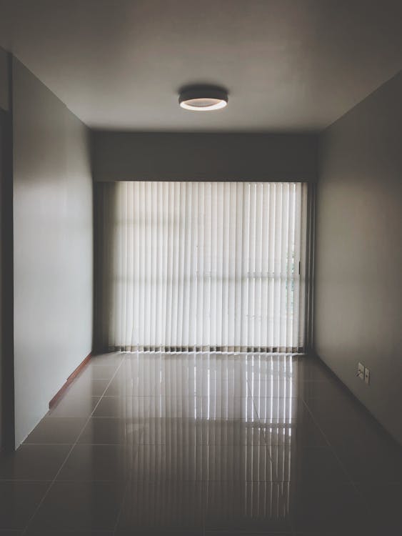 Free Empty Room With Closed Window Curtains Stock Photo