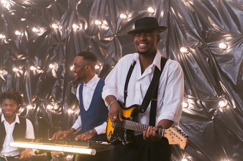 Gratis lagerfoto af afrikanske amerikanske mænd, band, elektrisk guitar