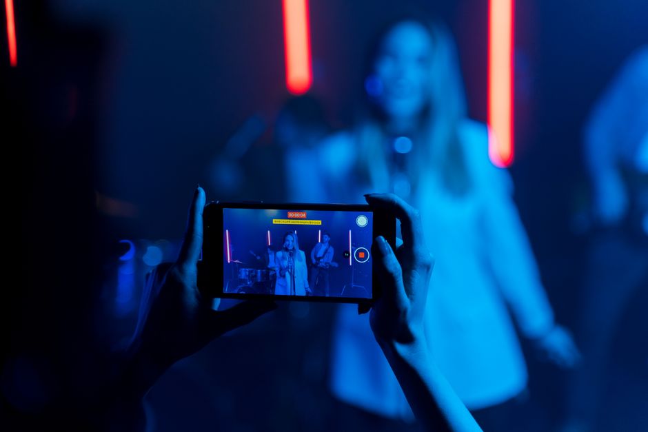 Palms Pixi Flits Onto Smartphone Stage Palms Pixi Flits Onto Smartphone Stage