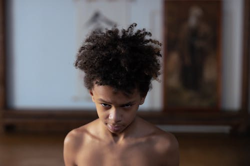 Fotos de stock gratuitas de cabello afro, chico afroamericano, chico de raza negra