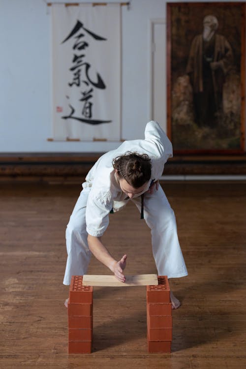 Bezpłatne Darmowe zdjęcie z galerii z deska, karate, łamanie Zdjęcie z galerii