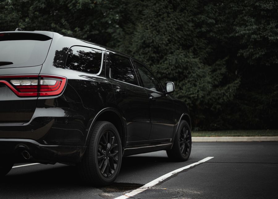 Premium black SUV — Ford Expedition / Chevy Suburban
