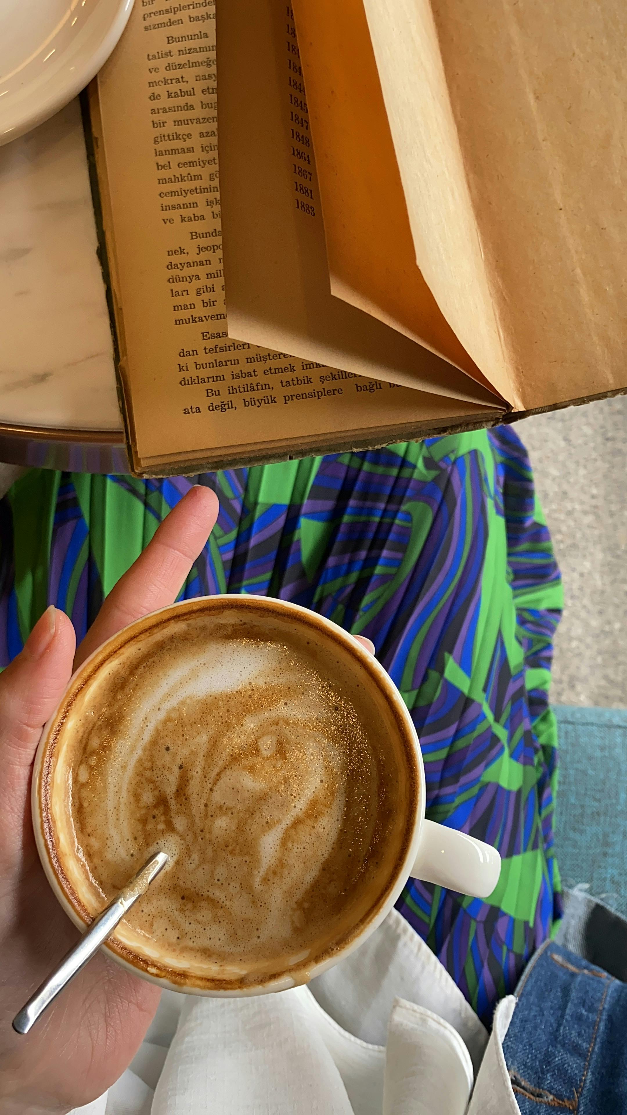 Sore Santai dengan Künefe dan Kopi Turki