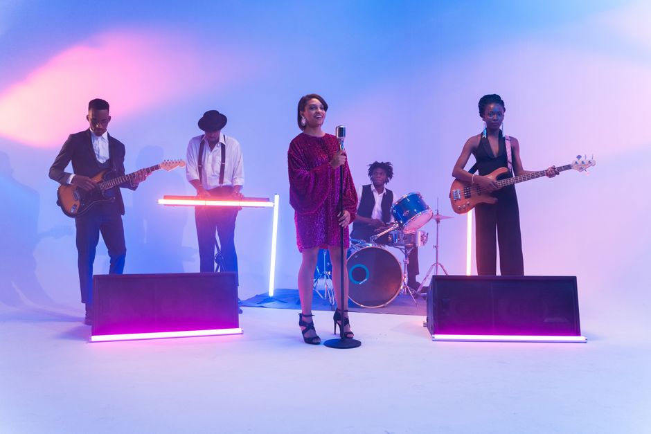 idol group performance stage
