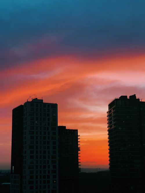 Free Silhouette of skyscrapers at sunset in Başakşehir, Istanbul. A breathtaking urban skyline view. Stock Photo