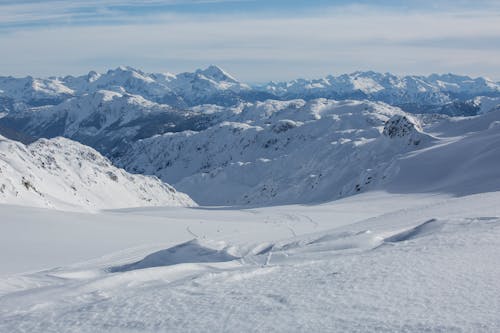 Montañas Cubiertas De Nieve