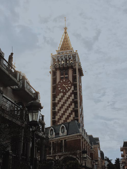 batum meydanı, dar açılı çekim, dikey atış içeren Ücretsiz stok fotoğraf