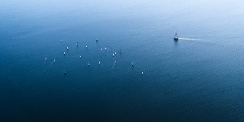 Immagine gratuita di acqua, azzurro, barca a vela
