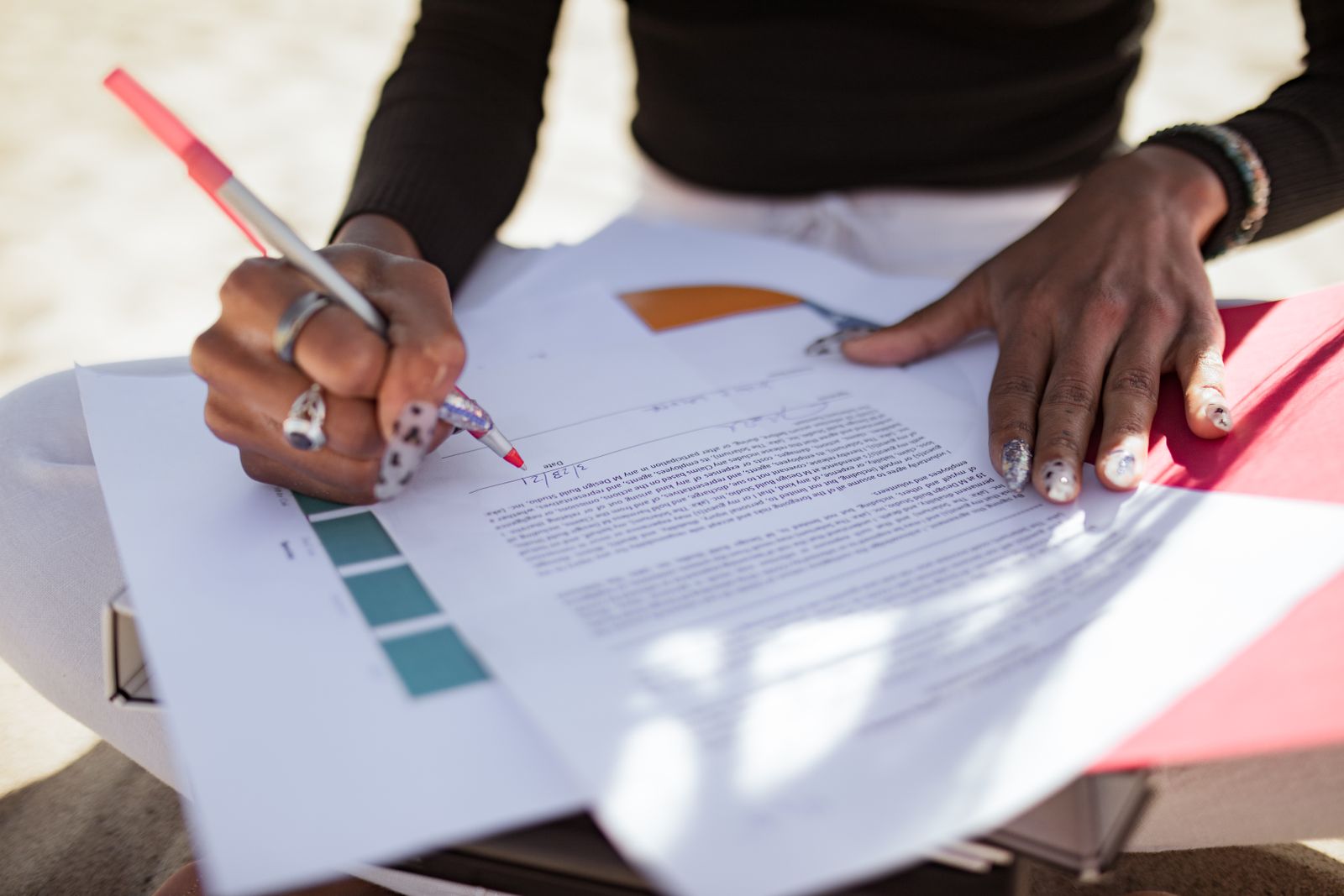 Relecture attentive de documents avec annotations au stylo rouge