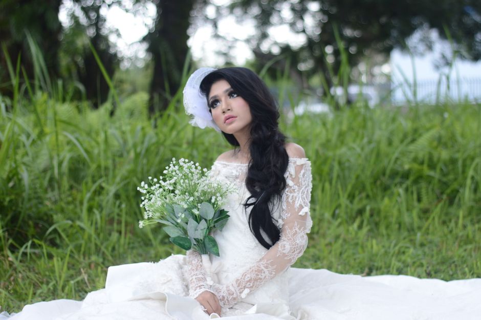 Trang Điểm Cô Dâu Tây Tông Trầm Sang Trọng Tại Hà Nội