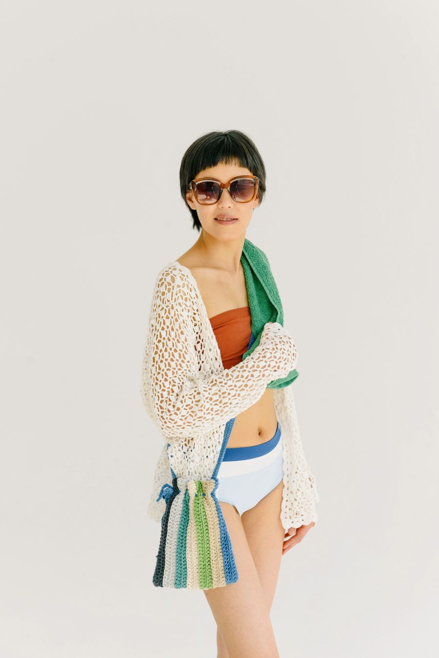แฟชั่นโครเชต์และเสื้อคลุมชายหาดผู้หญิง