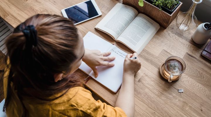 Cómo mantenerse motivado solo: 7 técnicas que realmente funcionan