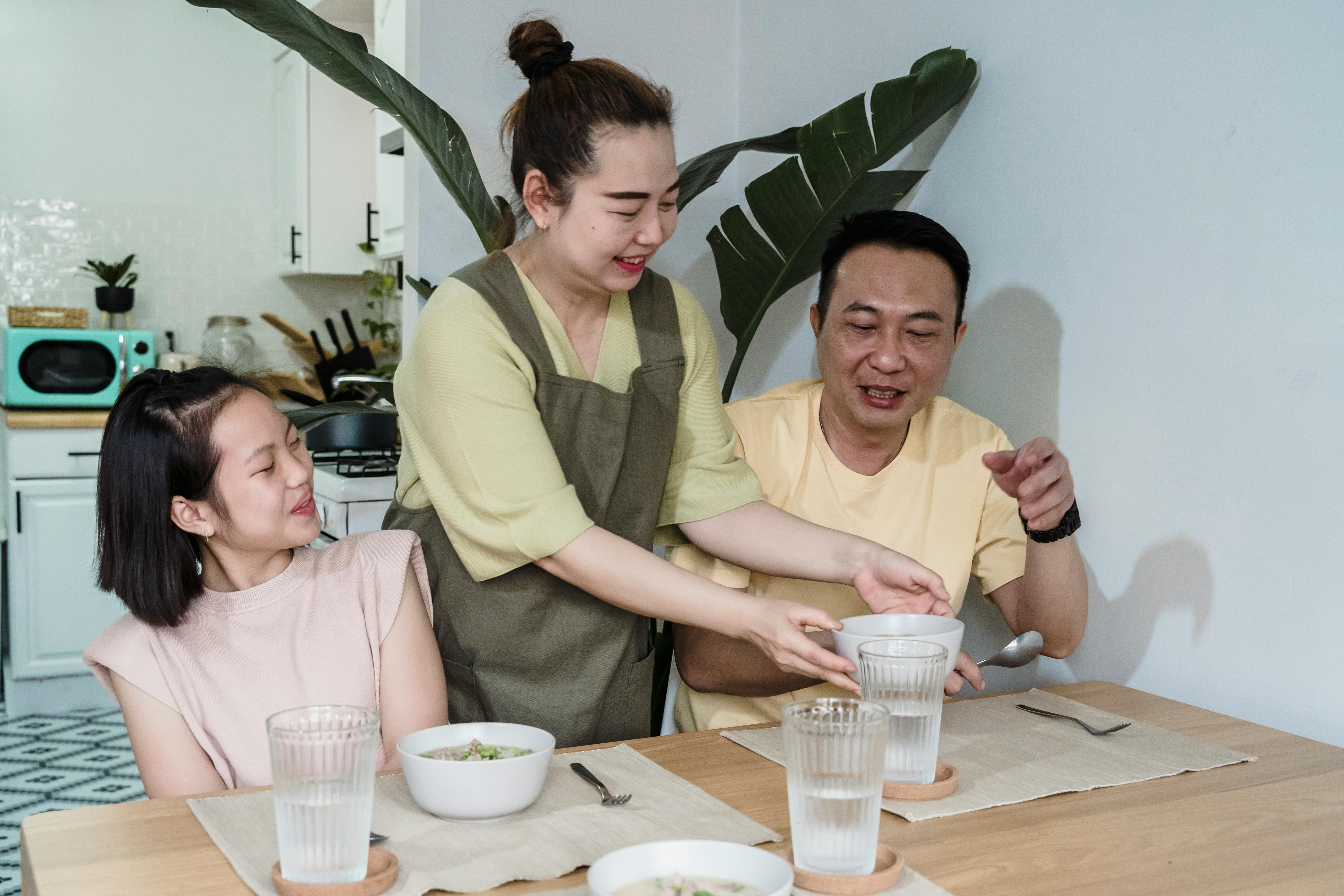 Cooking at Home vs. Dining Out: What's Better? — Photo by Annushka  Ahuja on Pexels