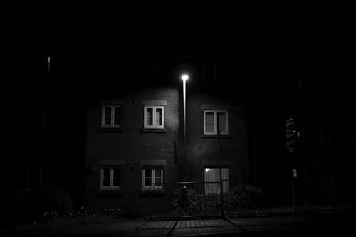 Gratis stockfoto met belicht, donker, gebouw