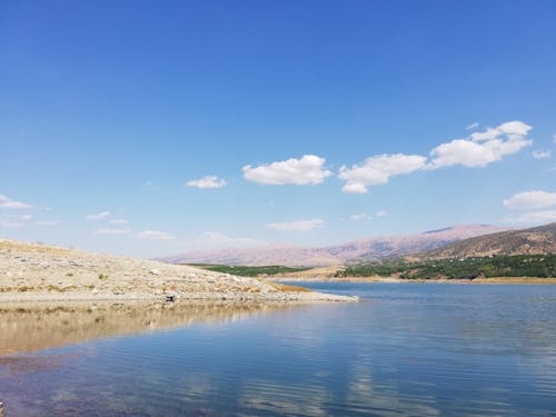 Bezpłatne Darmowe zdjęcie z galerii z brzeg jeziora, dolina, góry Zdjęcie z galerii