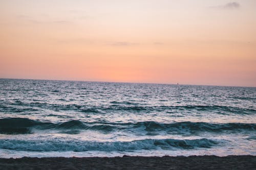 Ilmainen kuvapankkikuva tunnisteilla aallot, auringonlasku, dramaattinen Kuvapankkikuva