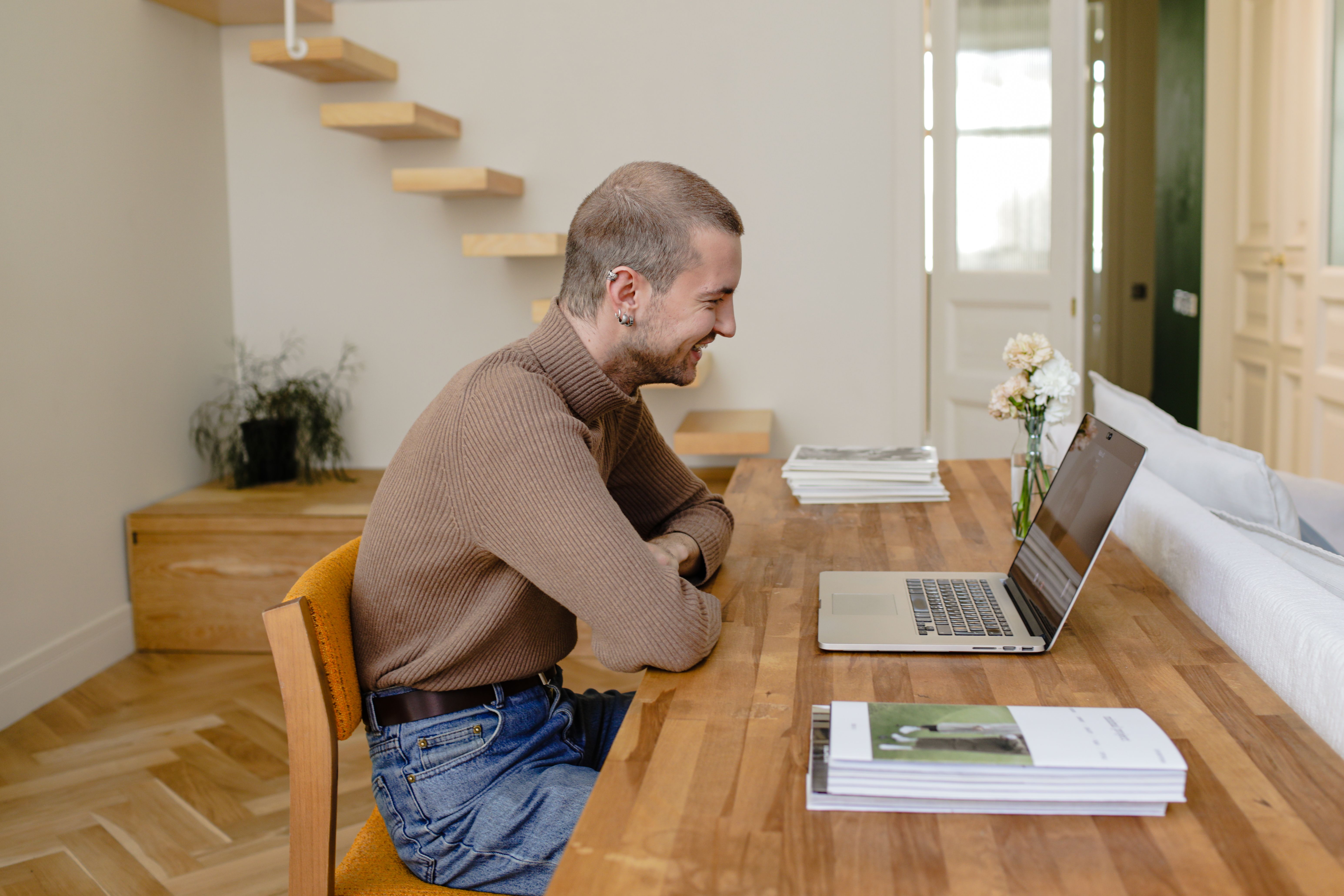 How Modern Video Chats Are Bridging the Gap Between Global Gaming Communities - Charleston Gazette — Photo by Ron Lach on Pex