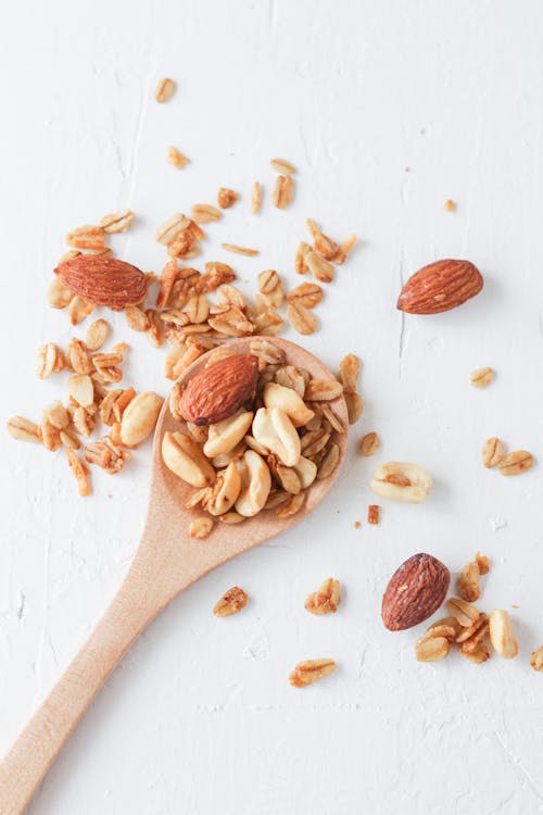 Photos gratuites de amandes, assorti, cuillère en bois