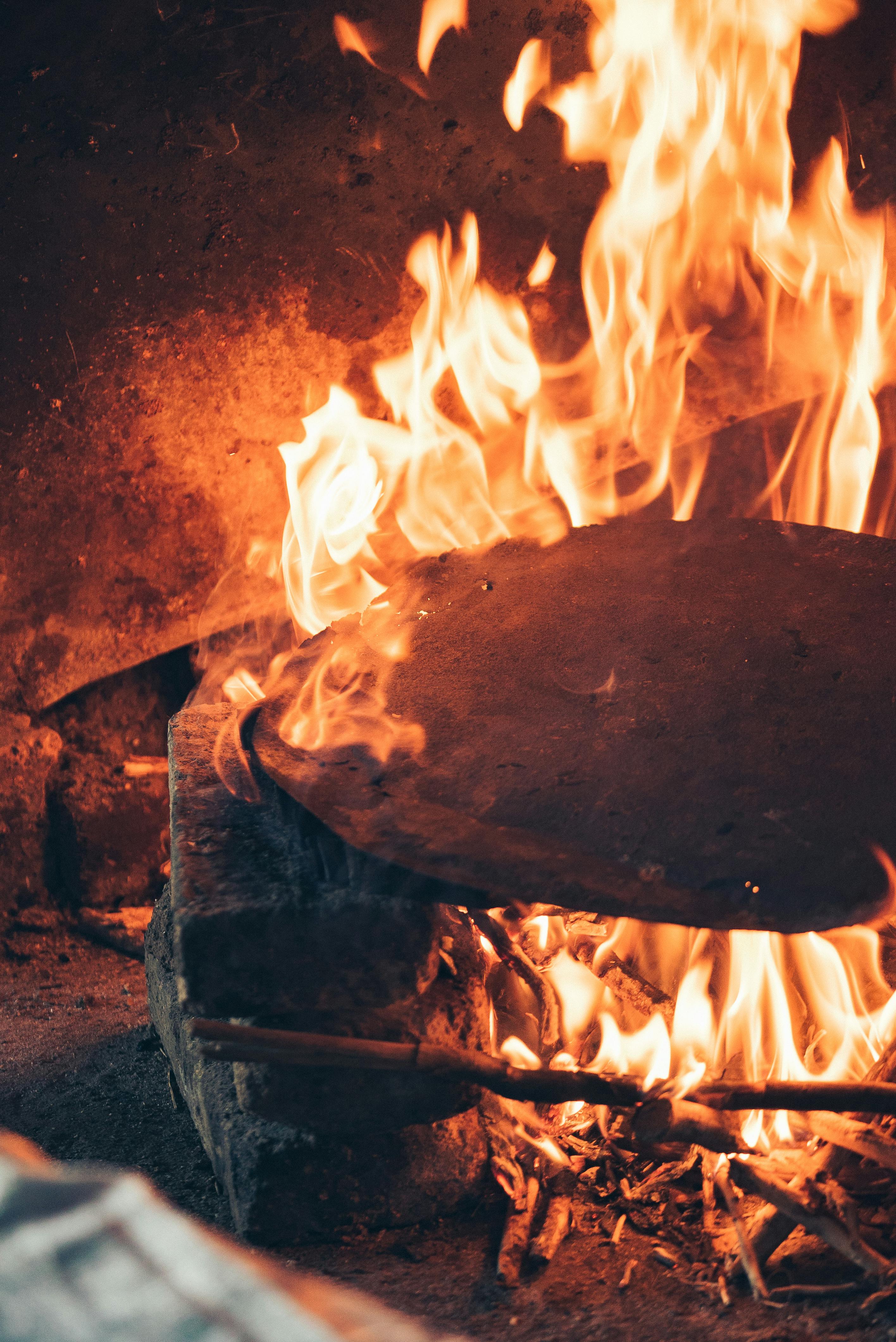 Maksimalkan Potensi Alam: Lampu Tidur dari Kayu dan Batu