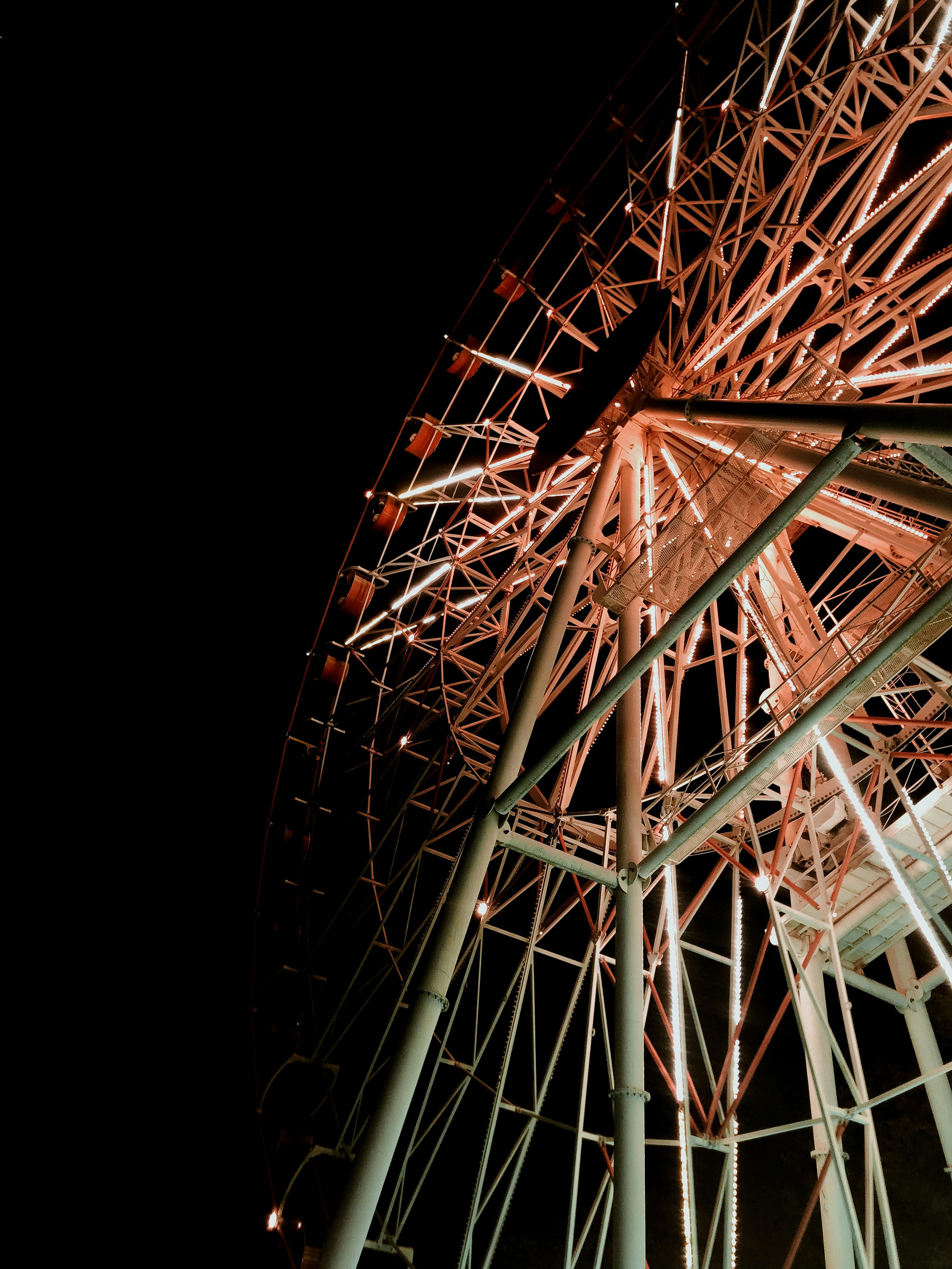 White Gondolas of Ferris Wheel · Free Stock Photo