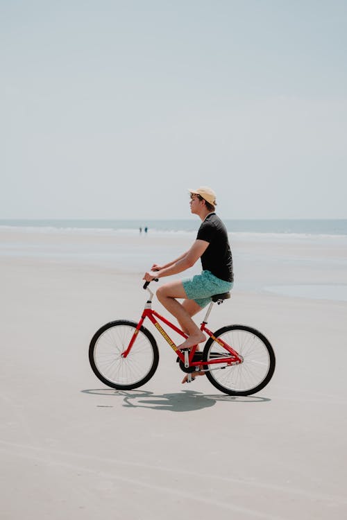 Безкоштовне стокове фото на тему «берег, велосипед, вертикальні постріл»