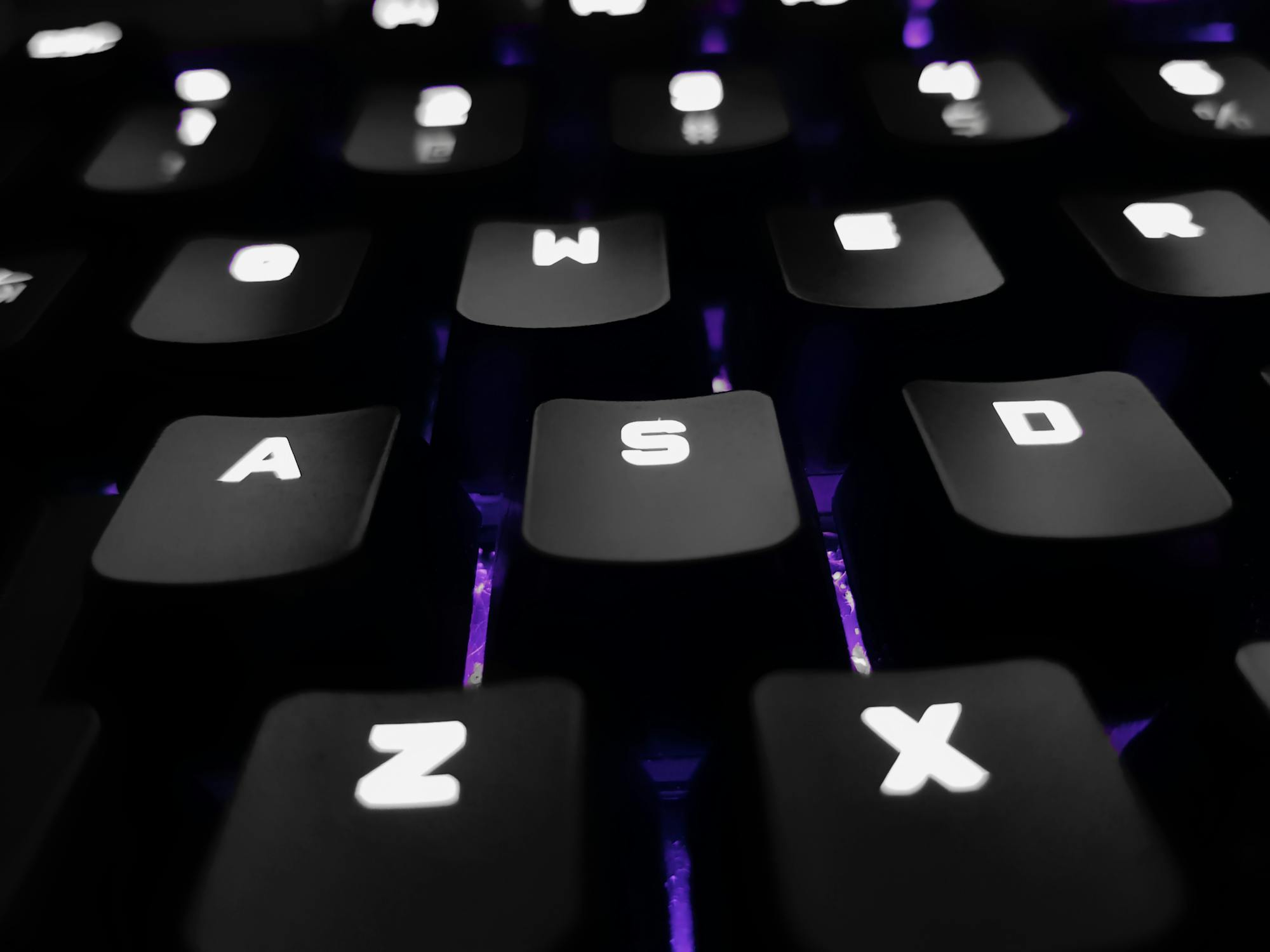 Mechanical keyboard with backlit keycaps