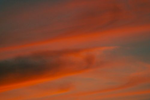 Free Captivating twilight with orange and red hues coloring the sky in the California desert, creating a peaceful and dreamy atmosphere. Stock Photo