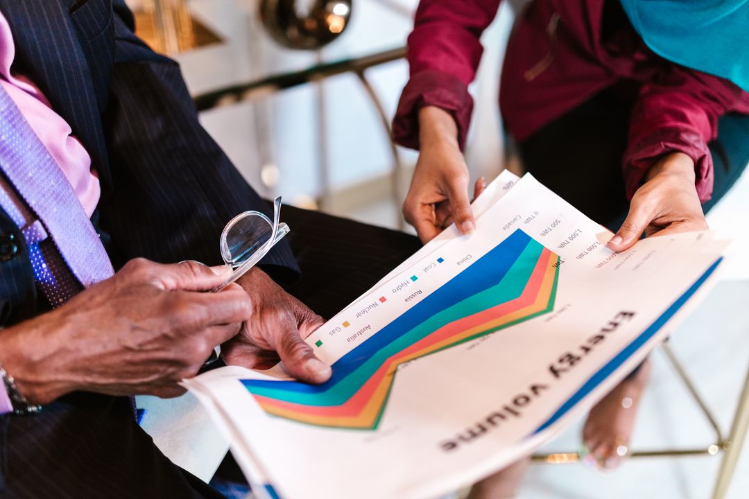 تكلفة تصميم موقع الكتروني للشركات بالرياض - Business owner comparing website design proposals on a meeting table