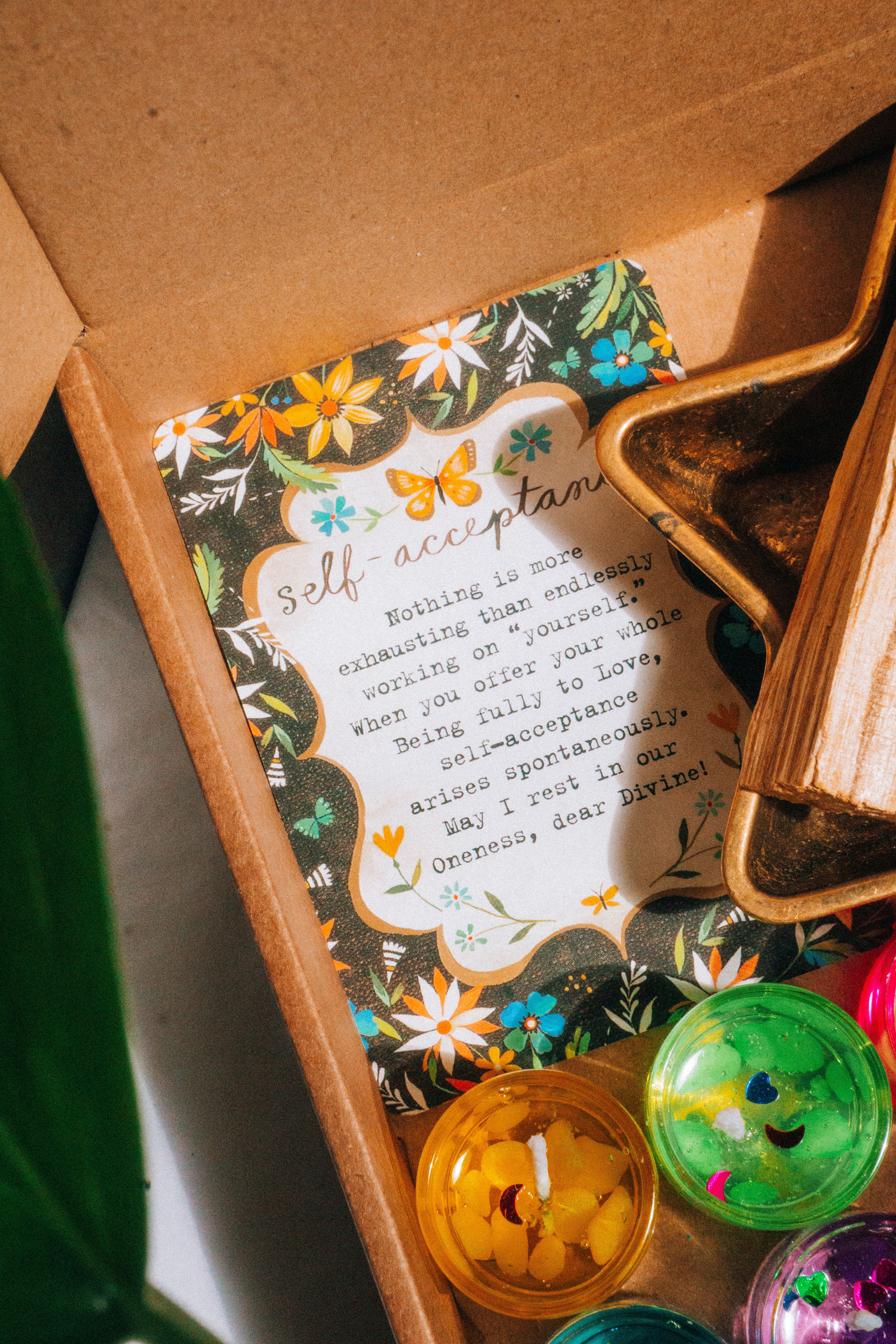 Dedication Card on the Table · Free Stock Photo